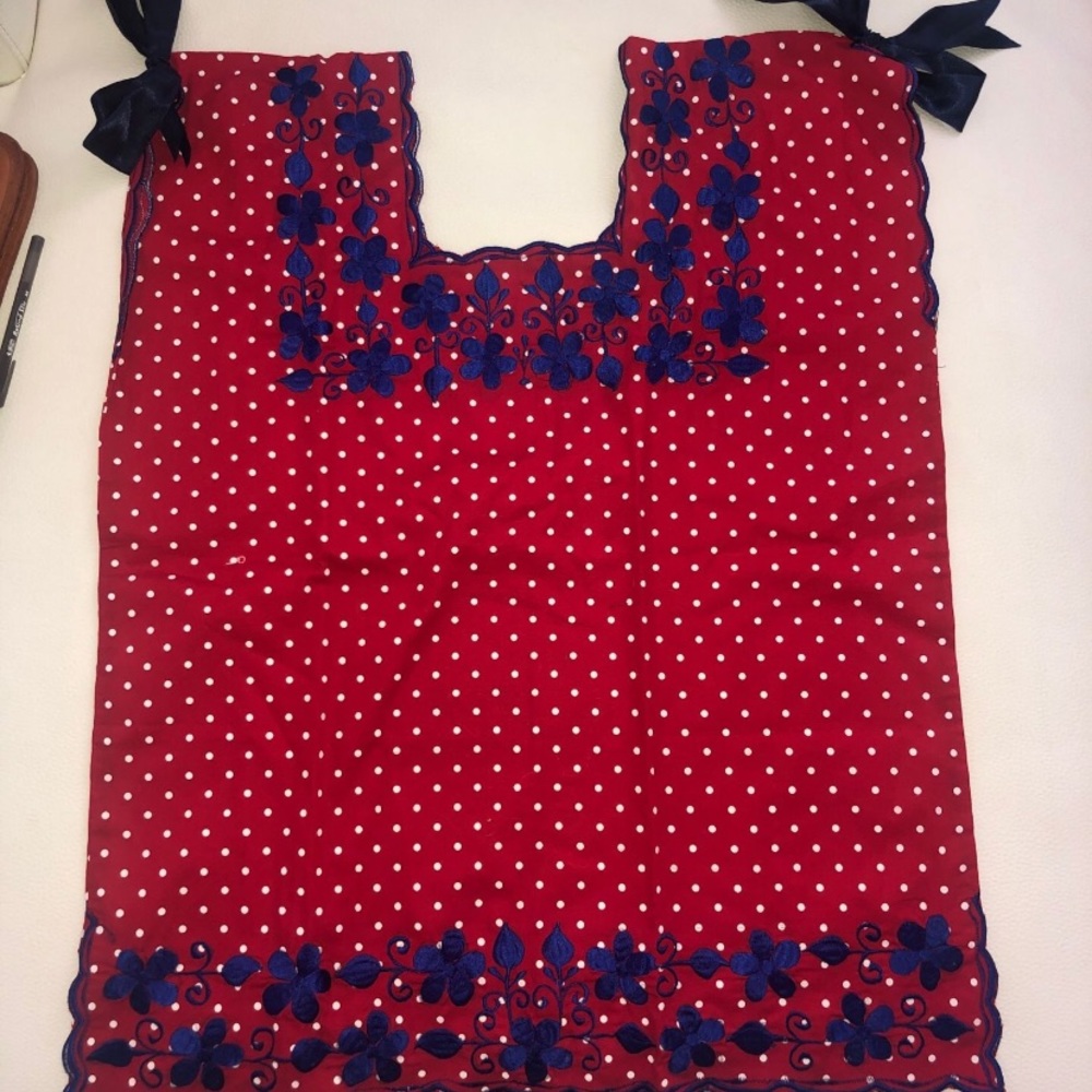 Traditional Mexican Embroidered blouse/ Blusa tradicional Mexicana bordada